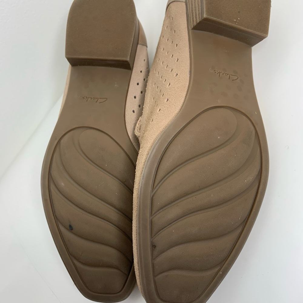 Clarks Women's Collection Juliet Hayes Perforated Flats Sand Suede Sz 8 M - Picture 9 of 11